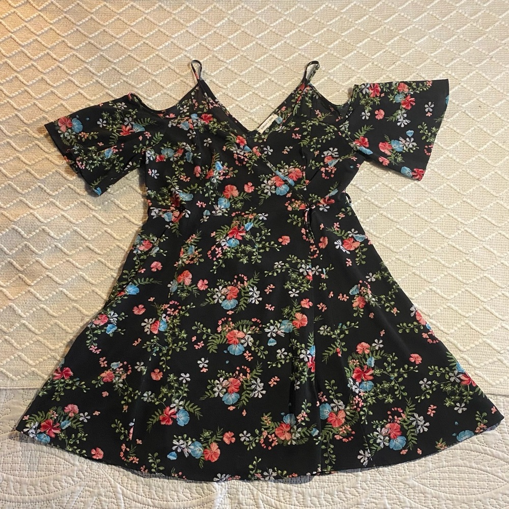 Sopia + Zeke Black floral Wrap dress Size:XL